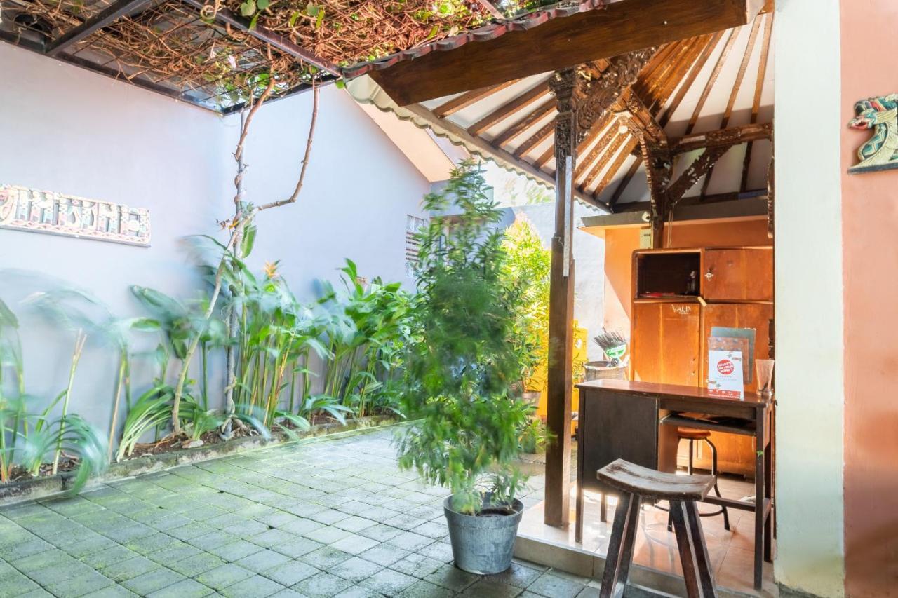 Oyo 3775 Ketut Inn Pesanggaran Exterior photo